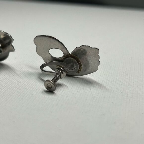 VINTAGE Silver Tone Winged Style Screwback Earrings - Picture 5 of 9